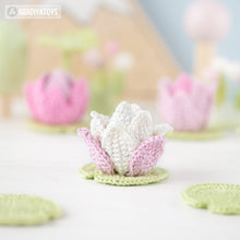 Charger l'image dans la galerie, Kawaii Lotus from "AradiyaToys Kawaii” collection / Crochet Flower Pattern (Amigurumi Tutorial PDF File), Keychain Beginner Handmade DIY Water Lily