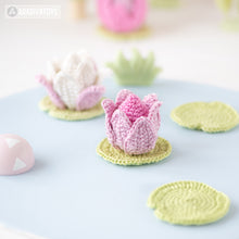 Charger l'image dans la galerie, Kawaii Lotus from "AradiyaToys Kawaii” collection / Crochet Flower Pattern (Amigurumi Tutorial PDF File), Keychain Beginner Handmade DIY Water Lily