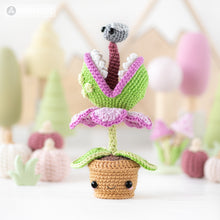 Charger l'image dans la galerie, Midnight Swamp from “Mini Kingdom” collection halloween crochet pattern by AradiyaToys Amigurumi tutorial PDF file witch frog venus fly trap