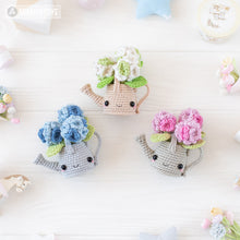 Charger l'image dans la galerie, Kawaii Watering Can with Hydrangea from "AradiyaToys Kawaii” collection / Crochet Pattern (Amigurumi Tutorial PDF File) Handmade Flowers DIY