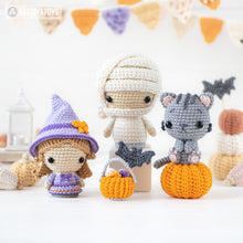 Charger l'image dans la galerie, Halloween Minis set 3 from “AradiyaToys Minis” collection / crochet patterns by AradiyaToys (Amigurumi tutorial PDF file) witch scarecrow