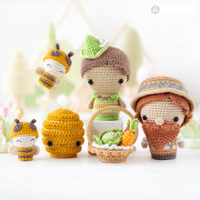 Charger l'image dans la galerie, 6-in-1 bee farm crochet pattern amigurumi by AradiyaToys mini kingdom beekeeper beehive basket of vegetables DIY handmade tutorial PDF file