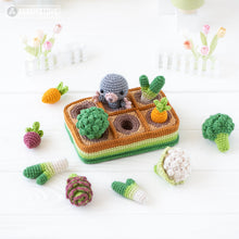 Carica l'immagine nel visualizzatore di Gallery, amigurumi vegetable patch crochet pattern by AradiyaToys mini kingdom mole carrot broccoli beetroot vegetables crochet DIY tutorial PDF file