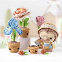 Charger l'image dans la galerie, Secret Garden from “Mini Kingdom” collection / crochet patterns by AradiyaToys (Amigurumi tutorial PDF file), crochet flowers, amigurumi gnome, crochet ladybug, amigurumi gardener