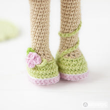 Charger l'image dans la galerie, Friendy Luna with Kawaii Sprout from "AradiyaToys Friendies" collection / crochet doll pattern (Amigurumi tutorial PDF file), elf doll dress