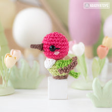 Załaduj obraz do przeglądarki galerii, hummingbird crochet pattern PDF amigurumi bird toy DIY tutorial flower field mini kingdom garden animal instant download pattern bird lovers