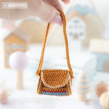 Carica l'immagine nel visualizzatore di Gallery, crossbody bag crochet pattern amigurumi AradiyaToys doll accessories crochet DIY tutorial PDF file handmade bag amigurumi pattern keychain