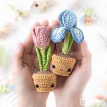Charger l'image dans la galerie, Secret Garden from “Mini Kingdom” collection / crochet patterns by AradiyaToys (Amigurumi tutorial PDF file), crochet flowers, amigurumi gnome, crochet ladybug, amigurumi gardener
