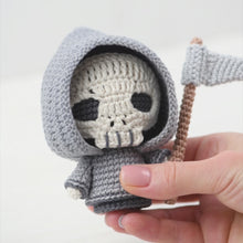 Carica e avvia il video nel visualizzatore di galleria, grim reaper crochet pattern halloween amigurumi tutorial AradiyaToys spooky season crochet DIY tutorial PDF file handmade amigurumi pattern