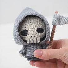 Charger et lire la vidéo dans la visionneuse de la Galerie, Halloween Minis set 3 from “AradiyaToys Minis” collection / crochet patterns by AradiyaToys (Amigurumi tutorial PDF file) witch scarecrow