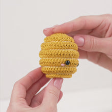 Charger et lire la vidéo dans la visionneuse de la Galerie, 2-in-1 amigurumi beehive with bees crochet pattern by AradiyaToys mini kingdom beehive crochet DIY tutorial PDF file handmade bee amigurumi