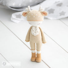 Charger l'image dans la galerie, Friendy Annie the Deer from "AradiyaToys Friendies" collection / doll crochet pattern by AradiyaToys (Amigurumi tutorial PDF file)