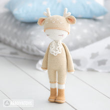 Charger l'image dans la galerie, Friendy Annie the Deer from "AradiyaToys Friendies" collection / doll crochet pattern by AradiyaToys (Amigurumi tutorial PDF file)