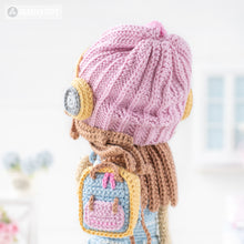Charger l'image dans la galerie, Friendy Sadie with Melody Dino from "AradiyaToys Friendies" collection, crochet doll pattern (Amigurumi tutorial PDF file), denim overalls