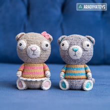 Charger l'image dans la galerie, Crochet Pattern of Scottish Fold Cats Luigi and Fiona from "AradiyaToys Design" (Amigurumi tutorial PDF file) / cat crochet pattern