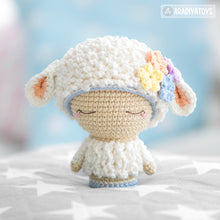 Charger l'image dans la galerie, Mini Wendy the Lamb from "AradiyaToys Minis” collection / small doll crochet pattern by AradiyaToys (Amigurumi tutorial PDF file)