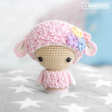 Charger l'image dans la galerie, Mini Wendy the Lamb from "AradiyaToys Minis” collection / small doll crochet pattern by AradiyaToys (Amigurumi tutorial PDF file)