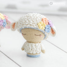 Charger l'image dans la galerie, Mini Wendy the Lamb from "AradiyaToys Minis” collection / small doll crochet pattern by AradiyaToys (Amigurumi tutorial PDF file)