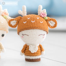 Charger l'image dans la galerie, Mini Annie the Deer from "AradiyaToys Minis” collection / little doll crochet pattern by AradiyaToys (Amigurumi tutorial PDF file)
