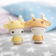Charger l'image dans la galerie, Mini Sonya the Giraffe from "AradiyaToys Minis” collection / toy crochet pattern by AradiyaToys (Amigurumi tutorial PDF file)