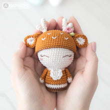 Charger l'image dans la galerie, Mini Annie the Deer from "AradiyaToys Minis” collection / little doll crochet pattern by AradiyaToys (Amigurumi tutorial PDF file)