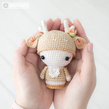 Charger l'image dans la galerie, Mini Annie the Deer from "AradiyaToys Minis” collection / little doll crochet pattern by AradiyaToys (Amigurumi tutorial PDF file)