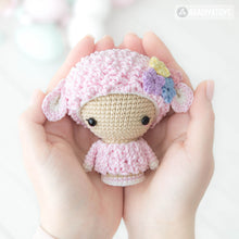 Charger l'image dans la galerie, Mini Wendy the Lamb from "AradiyaToys Minis” collection / small doll crochet pattern by AradiyaToys (Amigurumi tutorial PDF file)
