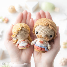 Charger l'image dans la galerie, Ukrainian Family from “Mini Kingdom” collection / crochet patterns by AradiyaToys (Amigurumi tutorial PDF file) / crochet ukraine / amigurumi stork