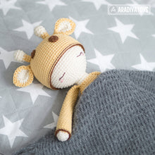 Charger l'image dans la galerie, Friendy Sonya the Giraffe from "AradiyaToys Friendies" collection / doll crochet pattern by AradiyaToys (Amigurumi tutorial PDF file)
