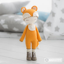 Charger l'image dans la galerie, Friendy Laura the Fox from "AradiyaToys Friendies" collection / doll crochet pattern by AradiyaToys (Amigurumi tutorial PDF file)