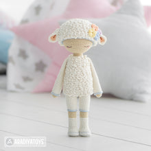 Charger l'image dans la galerie, Friendy Wendy the Lamb from "AradiyaToys Friendies" collection / doll crochet pattern by AradiyaToys (Amigurumi tutorial PDF file)