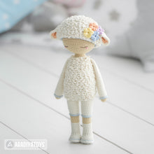 Charger l'image dans la galerie, Friendy Wendy the Lamb from "AradiyaToys Friendies" collection / doll crochet pattern by AradiyaToys (Amigurumi tutorial PDF file)