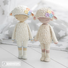 Charger l'image dans la galerie, Friendy Wendy the Lamb from "AradiyaToys Friendies" collection / doll crochet pattern by AradiyaToys (Amigurumi tutorial PDF file)
