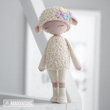Charger l'image dans la galerie, Friendy Wendy the Lamb from "AradiyaToys Friendies" collection / doll crochet pattern by AradiyaToys (Amigurumi tutorial PDF file)