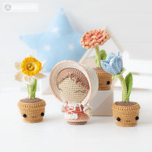 Indlæs billede til gallerivisning Flower Garden from “Mini Kingdom” collection / crochet patterns by AradiyaToys (Amigurumi tutorial PDF file) / crochet flower / amigurumi