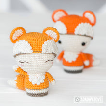 Charger l'image dans la galerie, Mini Laura the Fox from "AradiyaToys Minis” collection / mini doll crochet pattern by AradiyaToys (Amigurumi tutorial PDF file)
