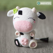 Charger l'image dans la galerie, Crochet Pattern of Cow Mia from "AradiyaToys Design" (Amigurumi tutorial PDF file) / cute cow crochet pattern by AradiyaToys