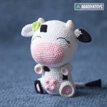 Charger l'image dans la galerie, Crochet Pattern of Cow Mia from "AradiyaToys Design" (Amigurumi tutorial PDF file) / cute cow crochet pattern by AradiyaToys