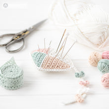 Carregar imagem no visualizador da galeria, Kawaii Kite from &quot;AradiyaToys Kawaii” collection / Crochet Pattern (Amigurumi Tutorial PDF File), Keychain Beginner Handmade DIY Pin Cushion
