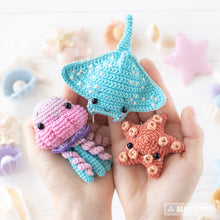 Cargar imagen en el visor de la galería, 7-in-1 deep ocean crochet pattern amigurumi by AradiyaToys mini kingdom submarine whale shark jellyfish diver crochet tutorial DIY PDF file
