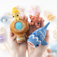 Cargar imagen en el visor de la galería, 7-in-1 deep ocean crochet pattern amigurumi by AradiyaToys mini kingdom submarine whale shark jellyfish diver crochet tutorial DIY PDF file
