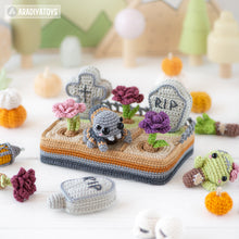 Carica l&#39;immagine nel visualizzatore di Gallery, 4-in-1 halloween night crochet pattern graveyard amigurumi tutorial AradiyaToys mini kingdom DIY raven spider zombie howto digital PDF file

