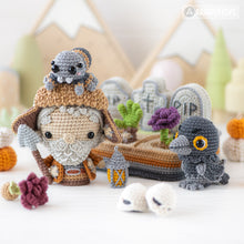 Carica l&#39;immagine nel visualizzatore di Gallery, 4-in-1 halloween night crochet pattern graveyard amigurumi tutorial AradiyaToys mini kingdom DIY raven spider zombie howto digital PDF file
