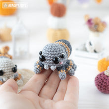 Cargar imagen en el visor de la galería, baby spider crochet pattern halloween amigurumi tutorial AradiyaToys mini kingdom crochet tarantula DIY file handmade PDF amigurumi pattern
