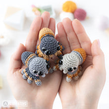 Cargar imagen en el visor de la galería, baby spider crochet pattern halloween amigurumi tutorial AradiyaToys mini kingdom crochet tarantula DIY file handmade PDF amigurumi pattern
