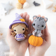 Load image into Gallery viewer, Halloween Minis set 3 from “AradiyaToys Minis” collection / crochet patterns by AradiyaToys (Amigurumi tutorial PDF file) witch scarecrow
