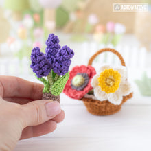 Afbeelding in Gallery-weergave laden, flower basket crochet pattern PDF narcissus poppy lavender amigurumi flowers DIY tutorial mini kingdom handmade instant download bouquet
