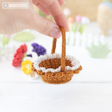 Afbeelding in Gallery-weergave laden, flower basket crochet pattern PDF narcissus poppy lavender amigurumi flowers DIY tutorial mini kingdom handmade instant download bouquet
