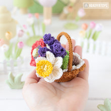 Afbeelding in Gallery-weergave laden, flower basket crochet pattern PDF narcissus poppy lavender amigurumi flowers DIY tutorial mini kingdom handmade instant download bouquet
