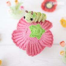 Carica l'immagine nel visualizzatore di Gallery, 16-in-1 flower field crochet pattern bundle PDF amigurumi Mini Kingdom Flower Maiden gnome hummingbird wildflower handmade DIY tutorial
